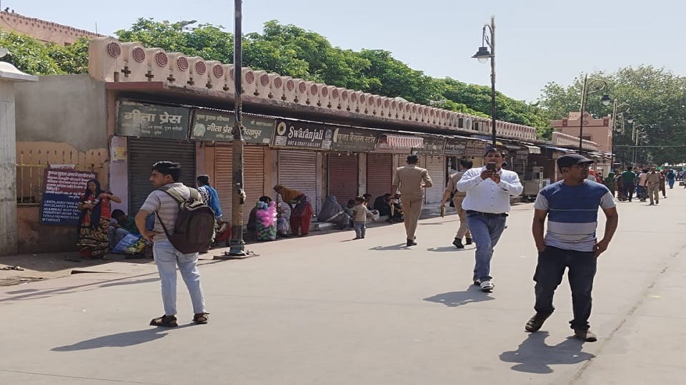 Shri Krishna Janmabhoomi market closed for two days no agreement between officials and traders
