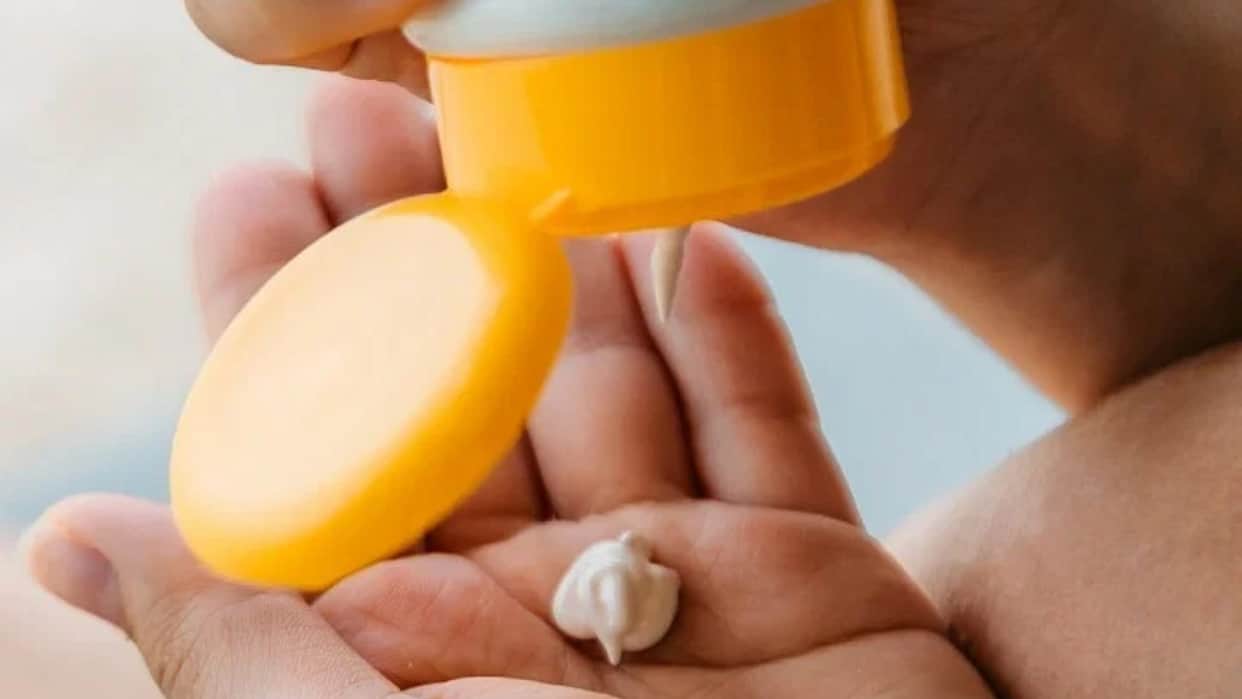 Skin Care Tips right way to apply sunscreen in hindi