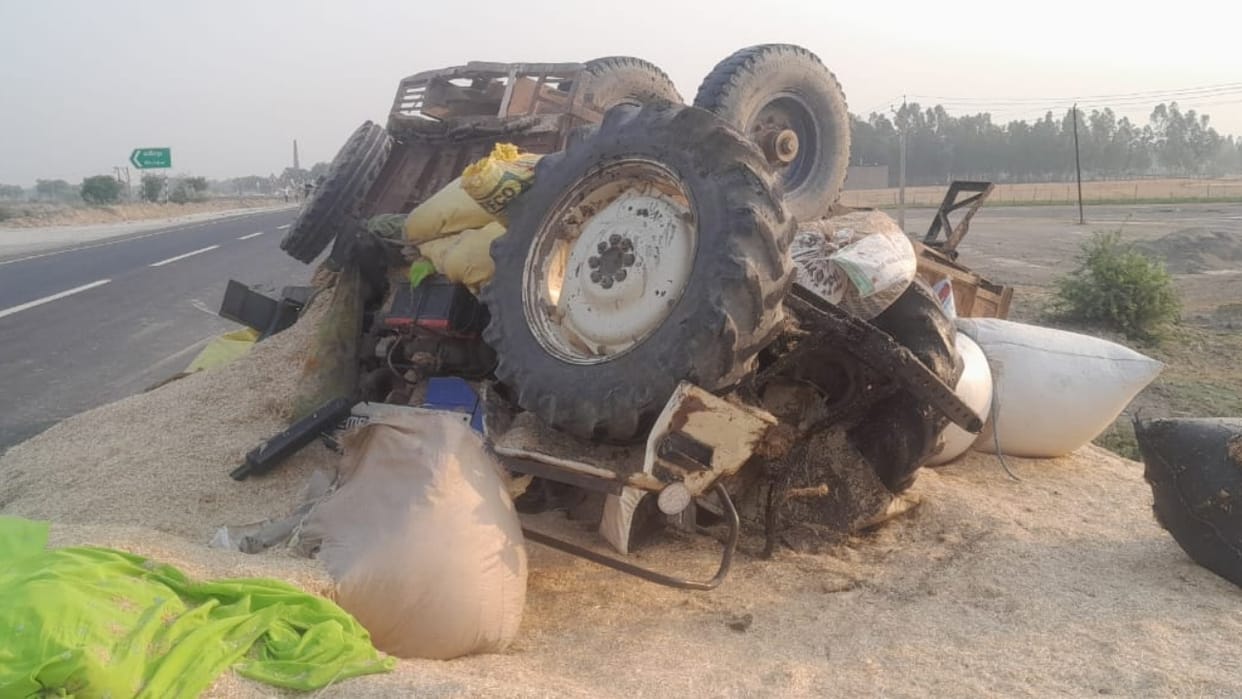 Truck collides with tractor-trolley parked on highway in Shahjahanpur