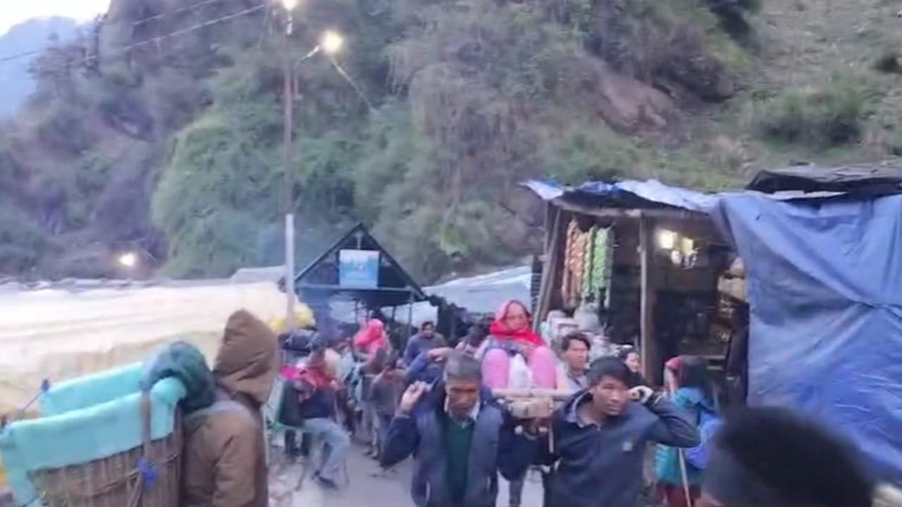 Chardham Yatra 2024 Yamunotri and Gangotri Dham Record devotees reached in two days Watch Photos