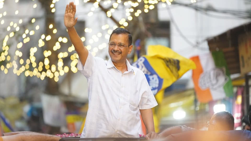 Arvind Kejriwal Road show in Chandigarh manish tiwari all update