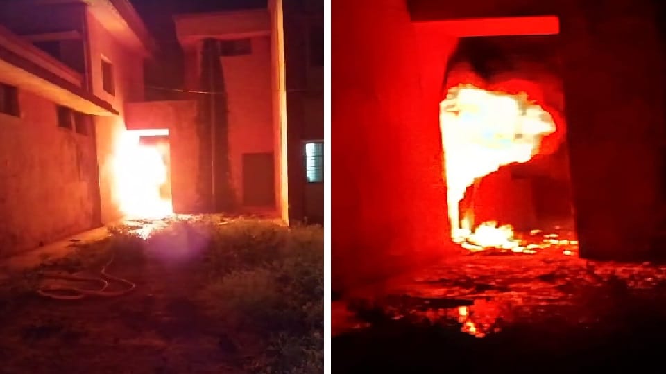 Fire broke out due to short circuit in cold chain of Kadar Chowk CHC in Badaun