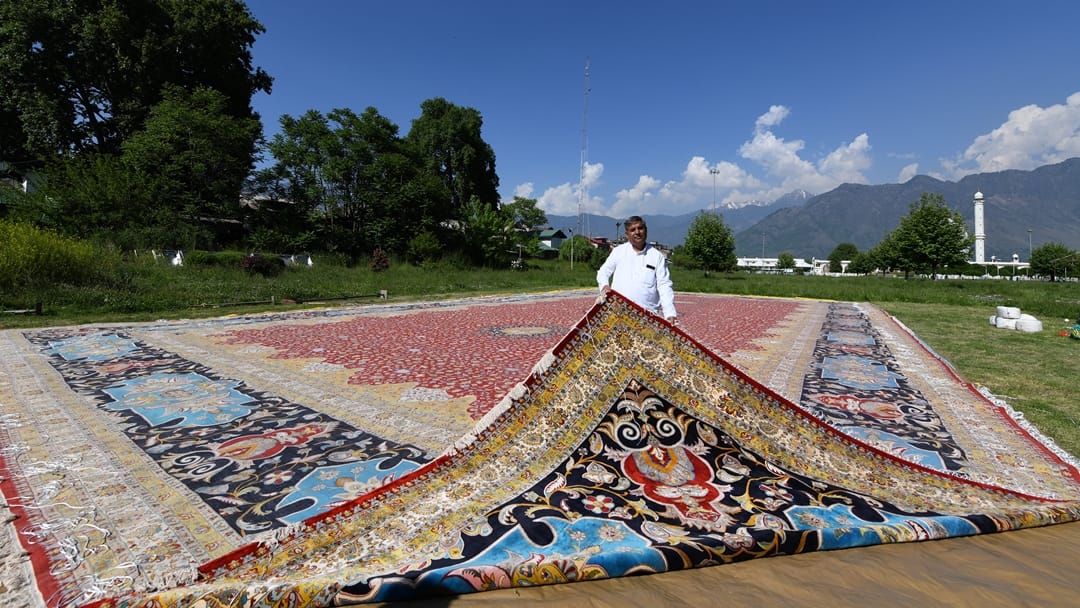 Trade War: US tariffs put Kashmiri carpet industry in crisis, orders cancelled