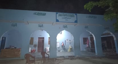 Bihar: मदरसे में बम धमाका, गेंद समझकर छात्र ने उठाया, मौलाना ने की फेंकने की कोशिश तो हुआ विस्फोट, दोनों घायल Bihar News: Bomb blast in Saran's Madrasa, condition of two critical; Chhapra Crime News, Bihar Police