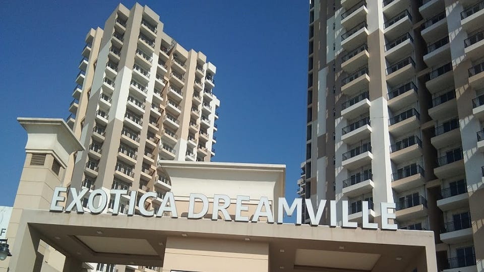 Girl jumped from 10th floor after getting 80 percent marks in 12th in greater noida
