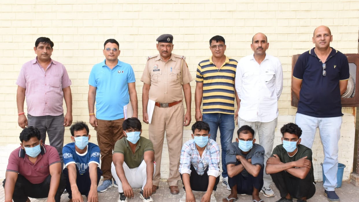 Haryana: Interstate gang stealing expensive equipment from mobile towers busted, six arrested