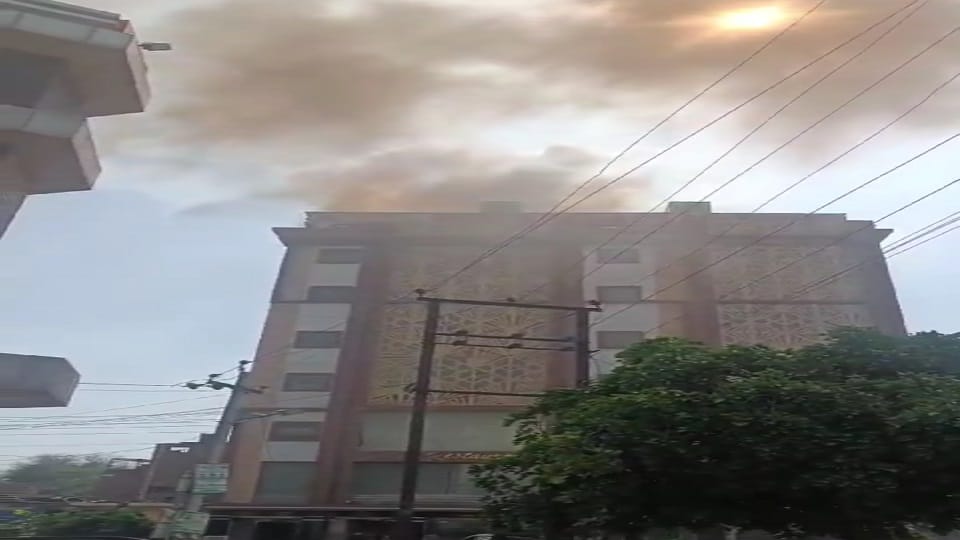 Fire broke out in a six-storey hotel, people's breathing stopped