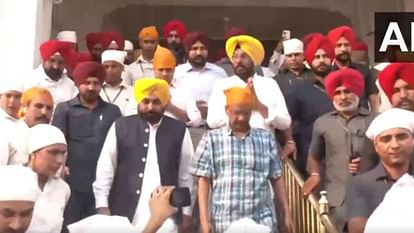 Delhi CM Arvind Kejriwal and Punjab CM Bhagwant Mann pay obeisance in Golden Temple