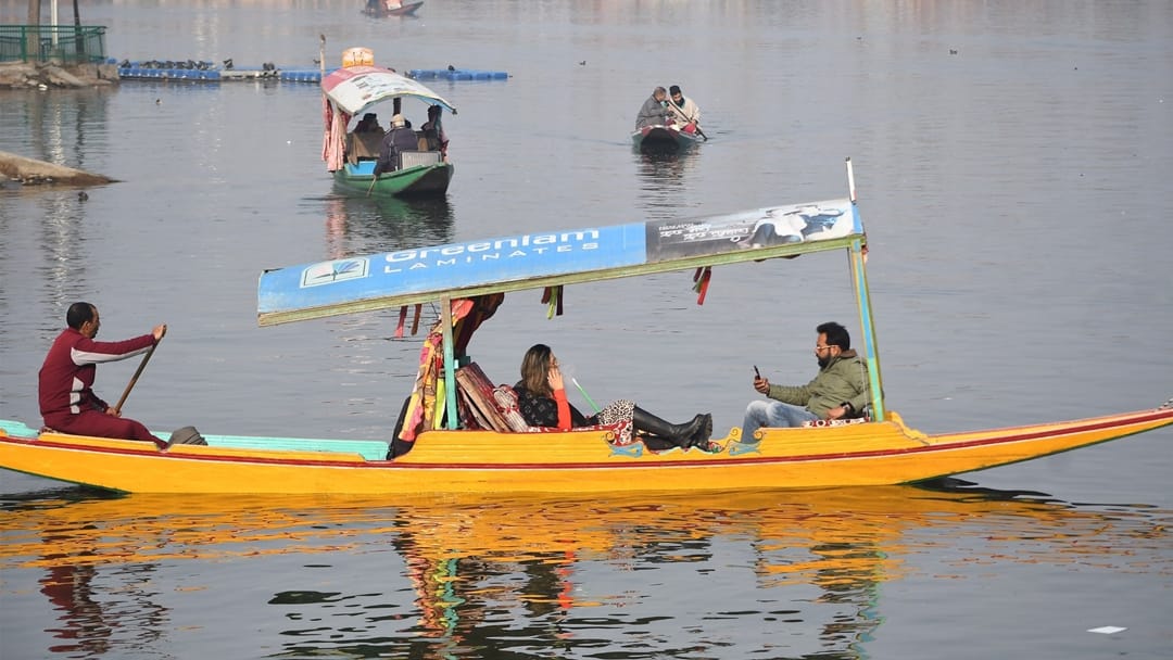 Heat wave will prevail in the plains and hilly areas of Jammu and Kashmir today and tomorrow.