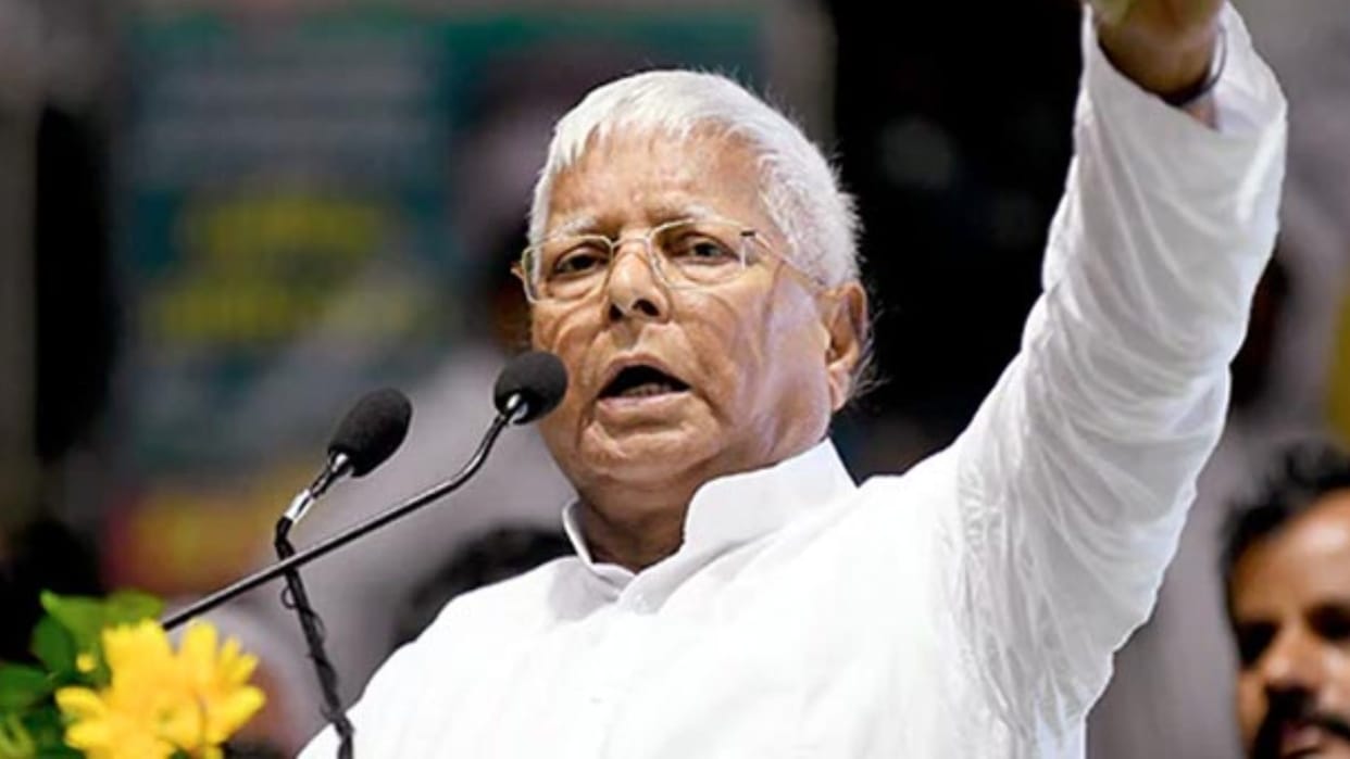 Lalu Yadav: RJD President Lalu Yadav going to Singapore; Left for Delhi with Rabri Devi
