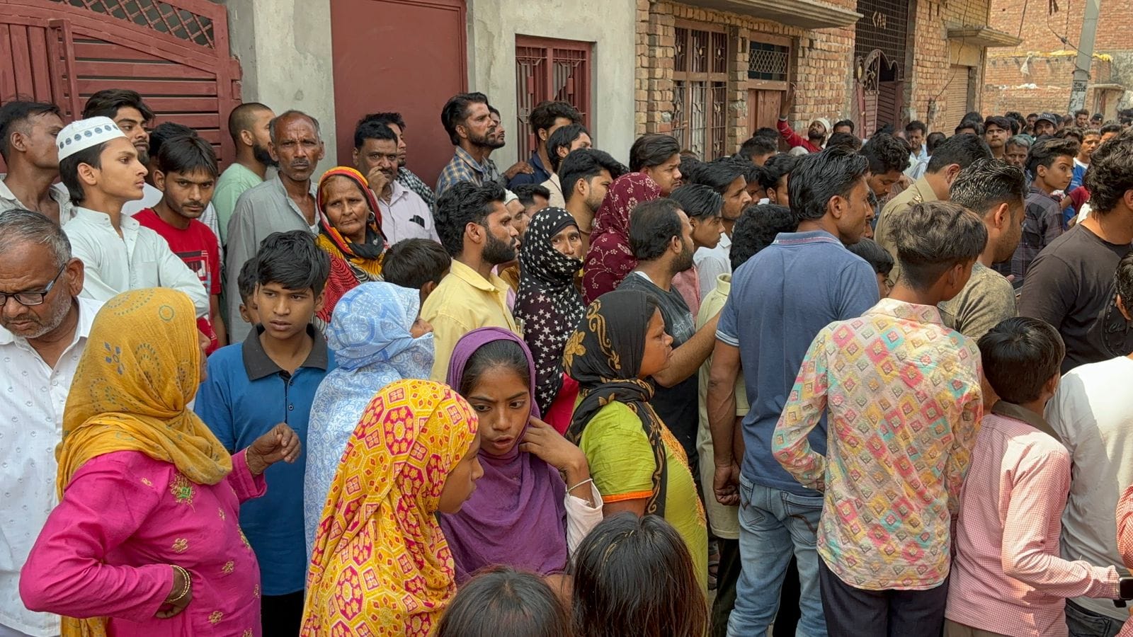 Honor Killing: father strangled his daughter to death for talking on mobile