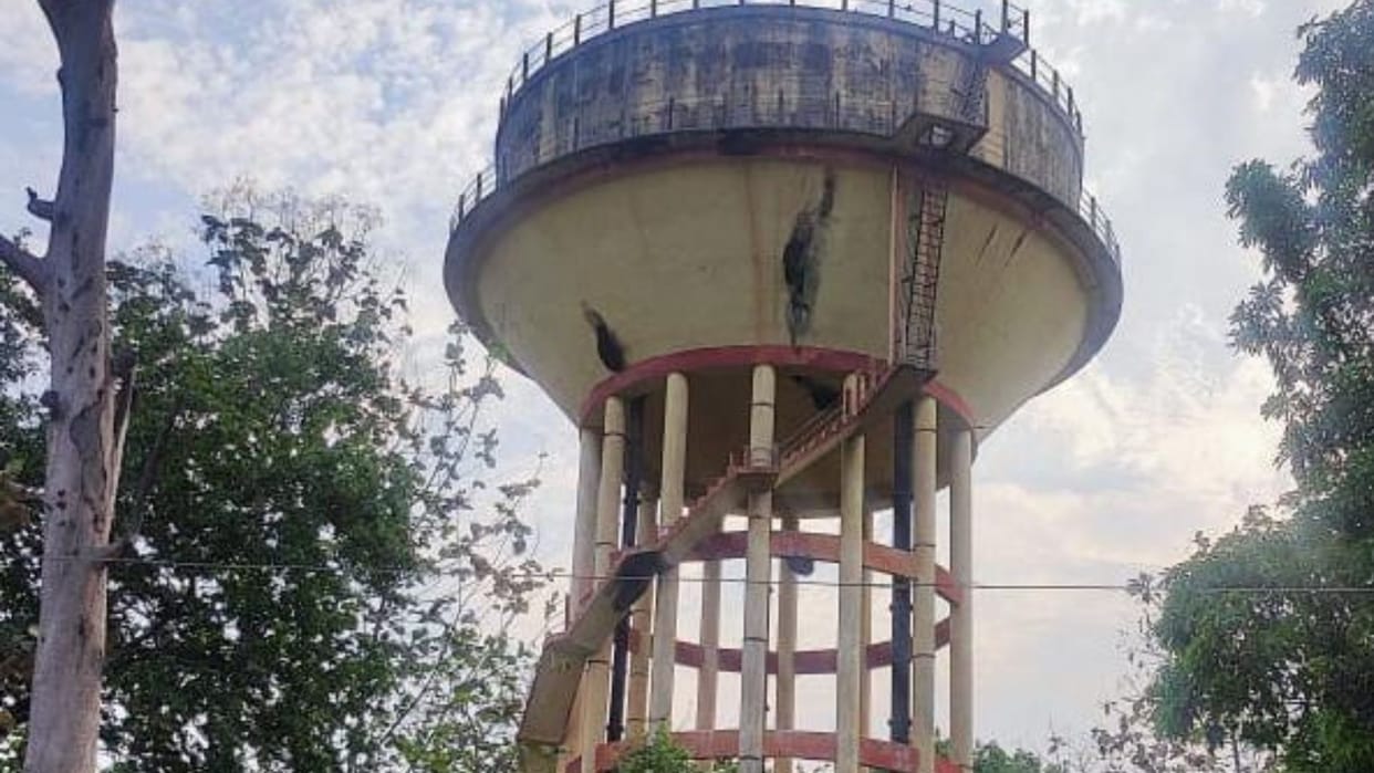 many hand pumps and eight tube wells have released water in varanasi