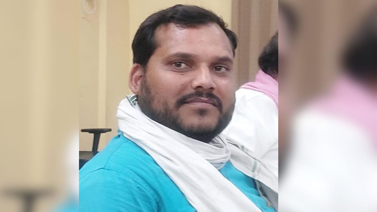 close to former minister young mand dies road accident in varanasi