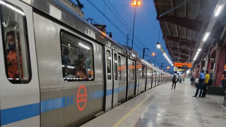 More Than 69 Lakh Passengers Traveled In Delhi Metro On Friday – Amar Ujala Hindi News Live