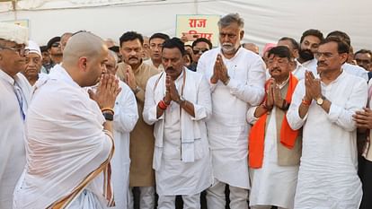 Madhavi Raje Scindia funeral Jyotiraditya Scindia bids last farewell to Madhavi Raje by shaving his head Photo