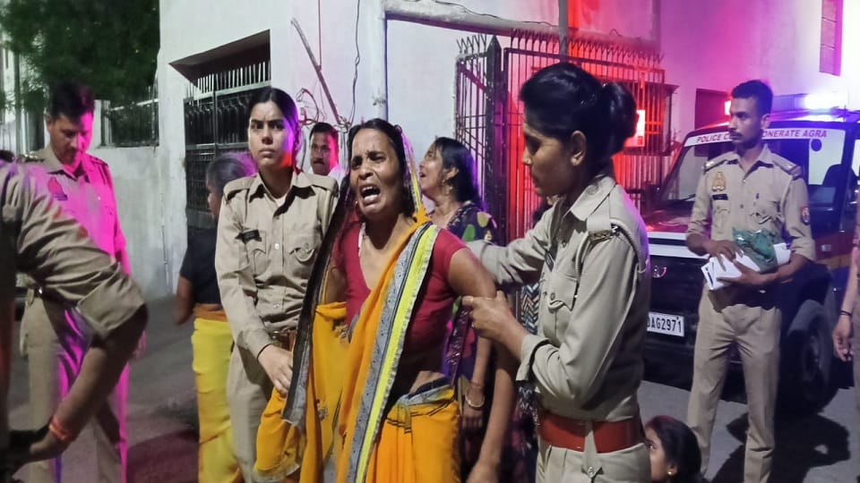 Nursing Student Dead Body Found Hanging Living In A Rented House Police Engaged In Investigation