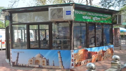craze for Taj Mahal: 200 tourists fell ill in 45 days yet the number is increasing