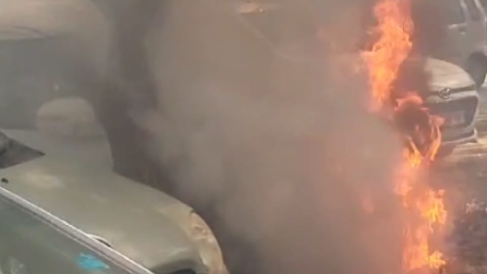 Policeman car caught fire due to garbage in Bathinda
