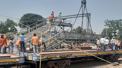 Rampur: रेलवे ने नवाबों के समय में बना ब्रिज तोड़ा, बरेली-मुरादाबाद से आई थी टीमें, बदले मार्ग से चली ट्रेनें Rampur: Railways broke bridge built during time of Nawabs, teams came from Bareilly-Moradabad