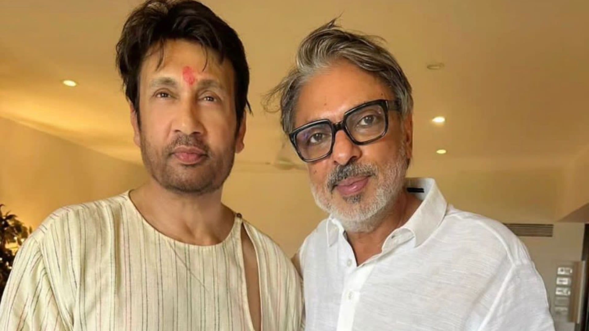 Shekhar Suman talking about his way of pleasuring himself in heeramndi says I couldnt even tell my wife