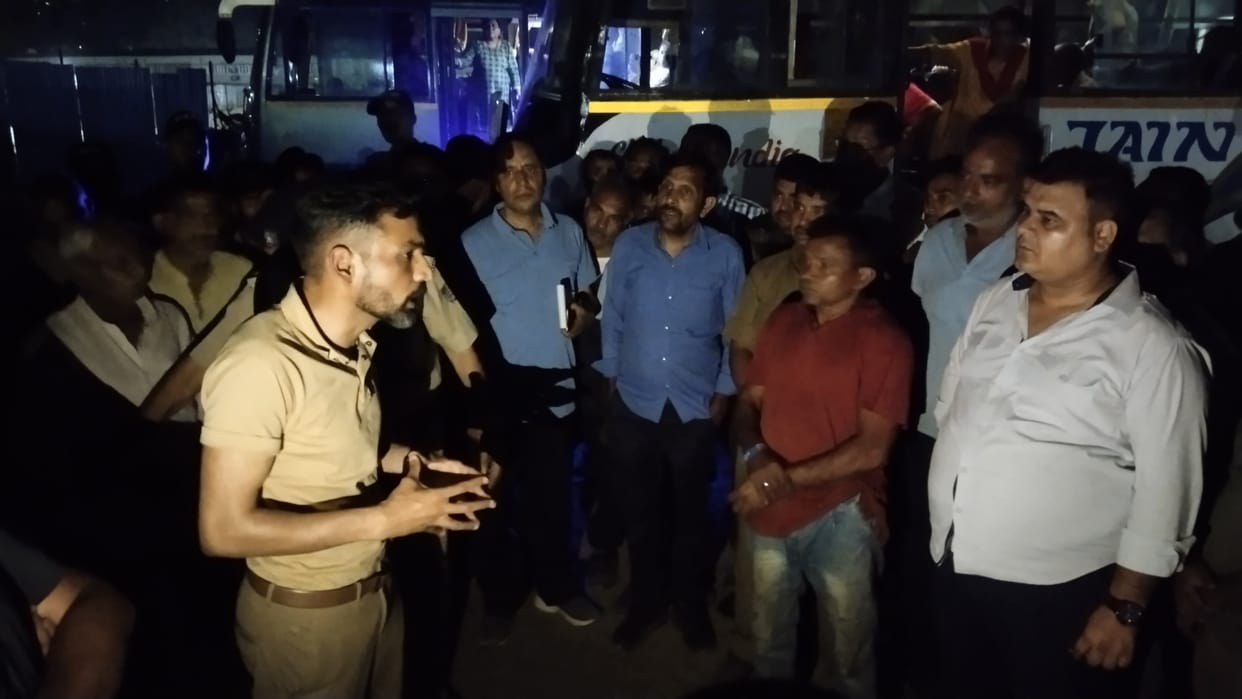 Chardham Yatra 2024 Pilgrims going to Kedarnath stopped in Srinagar vehicles gathered in NIT grounds