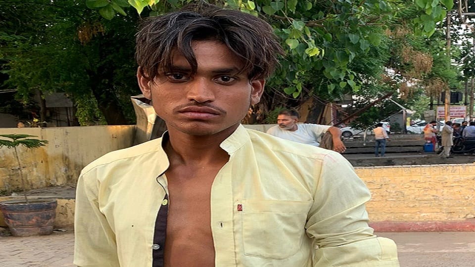 A young man bath in the swimming pool was attacked with a knife