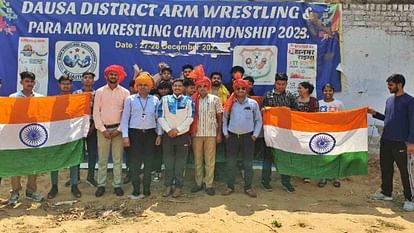 Dausa News: राष्ट्रीय पंजा कुश्ती में दमखम दिखाएंगी दौसा की छोरियां, चैंपियनशिप के लिए 10 बेटियों का हुआ चयन Dausa News: 10 daughters selected for National Paw Wrestling Championship