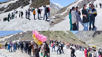 Tourists rush in Koksar to see snow