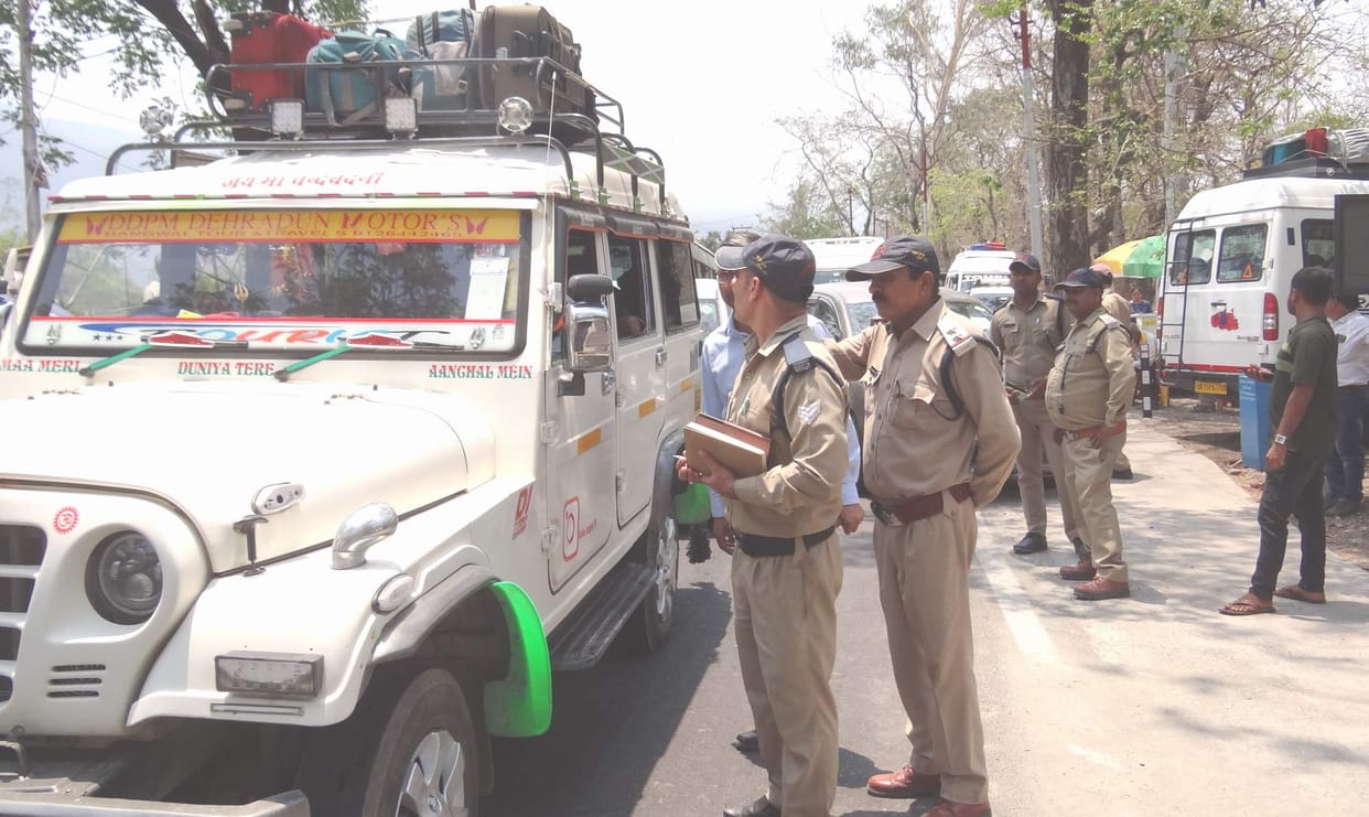 Chardham Yatra 2024 Administration stopped more than 1500 Pilgrims in 500 vehicles at various places