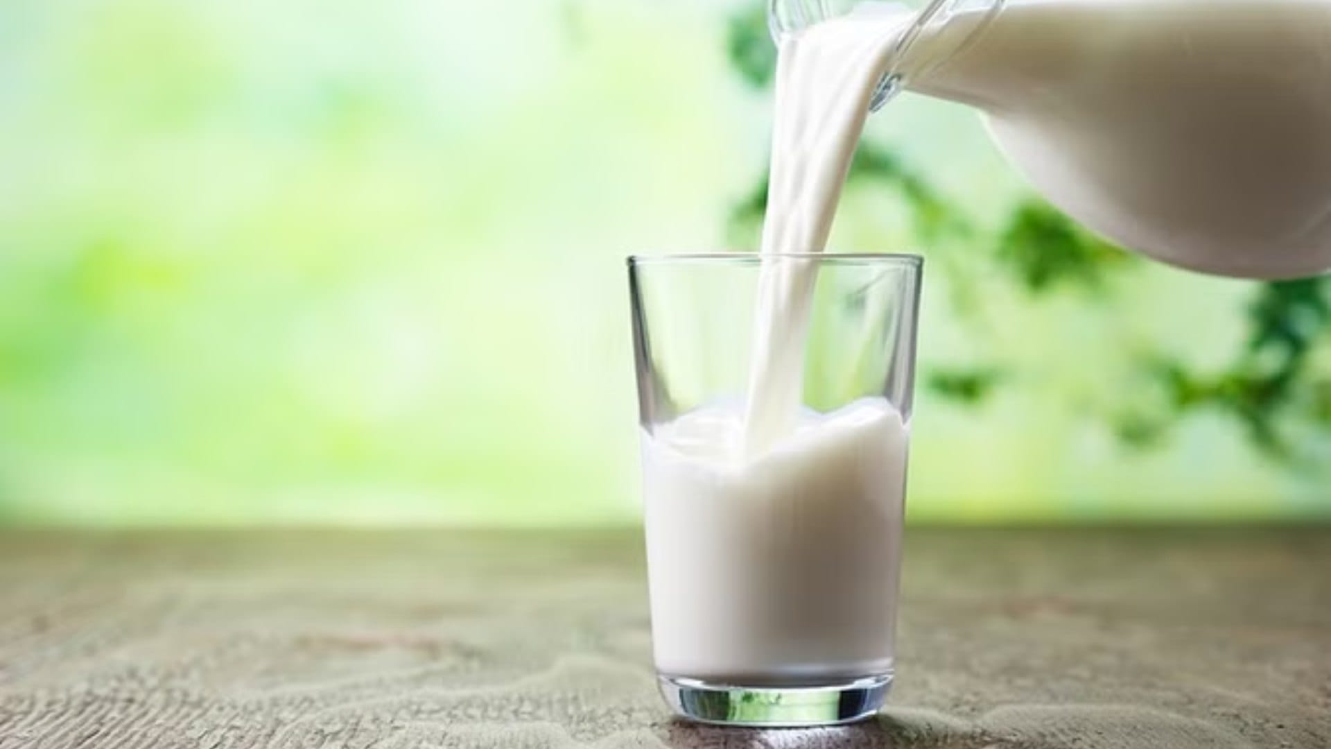 Milk Storage Tips in Summer Doodh Fatne Se kaise Bachaye