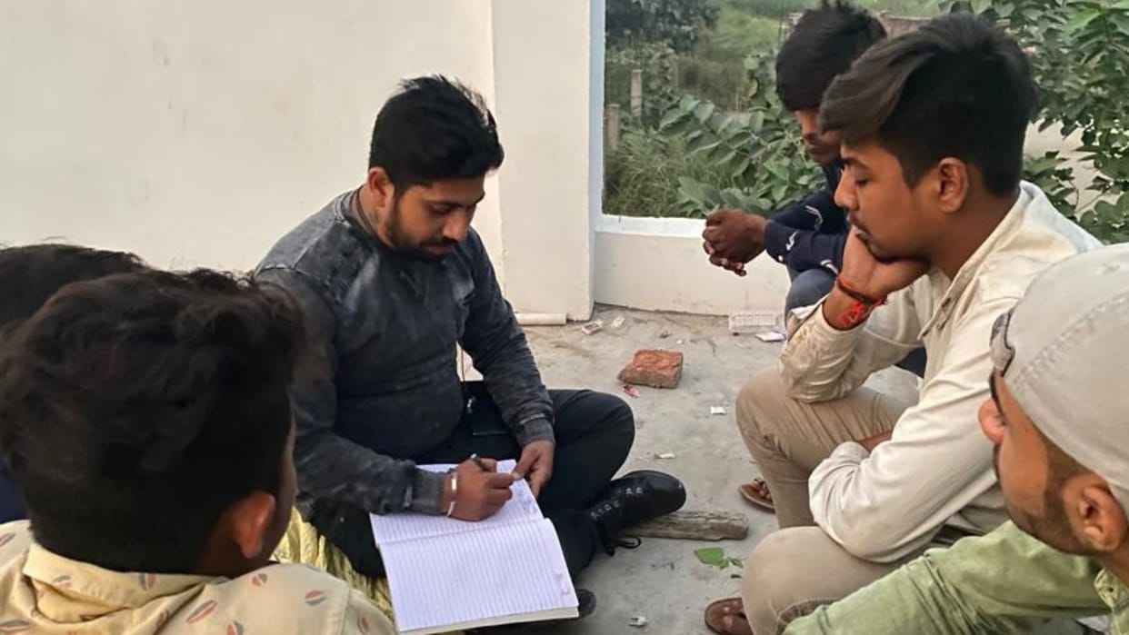 Cryptocurrency MANY people defrauded of 50 crore rupees in varanasi