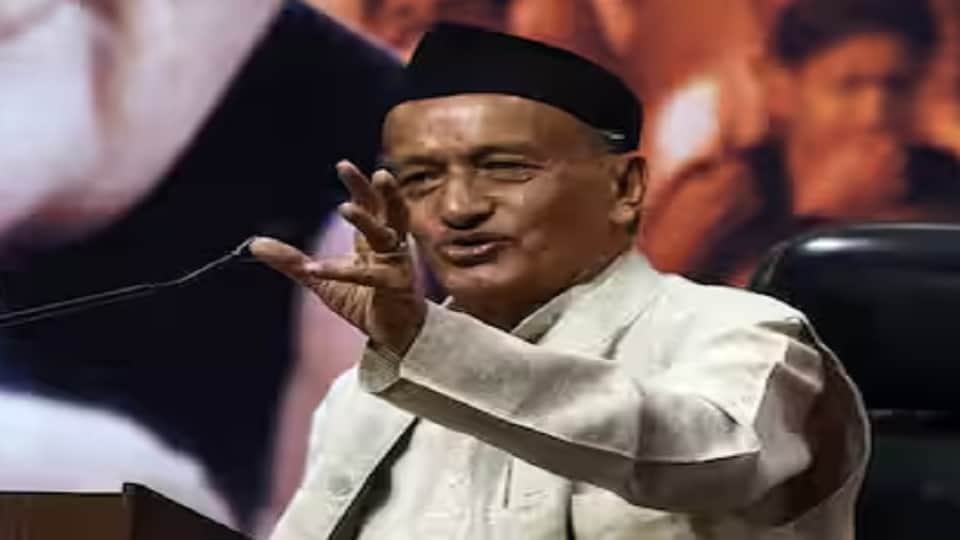 Former CM Bhagat Singh Koshyari awarded the Padma Bhushan President Draupadi Murmu at Rashtrapati Bhavan