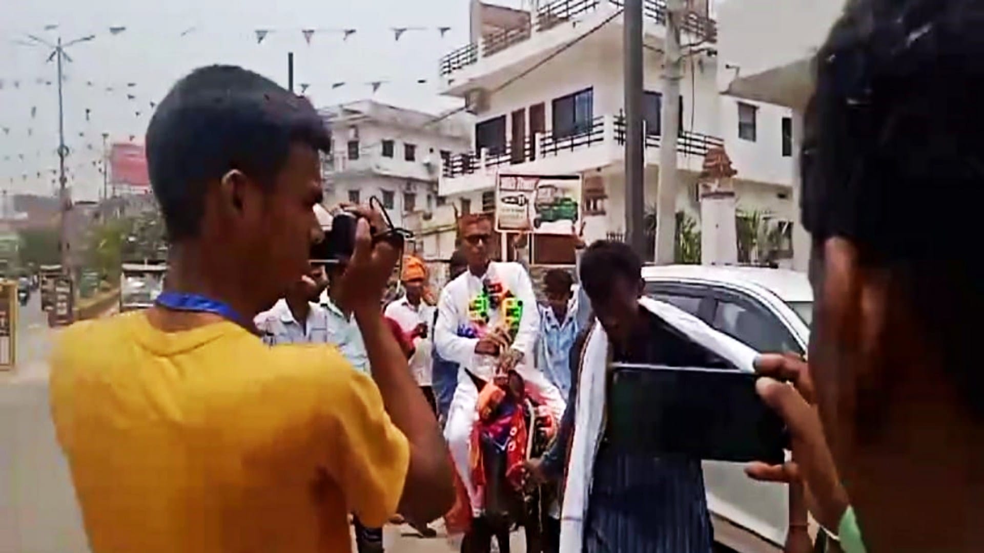 Bihar Lok Sabha Election 2024 Gopalganj LS Seat Independent Candidate Satendra Baitha Campaign On A Donkey