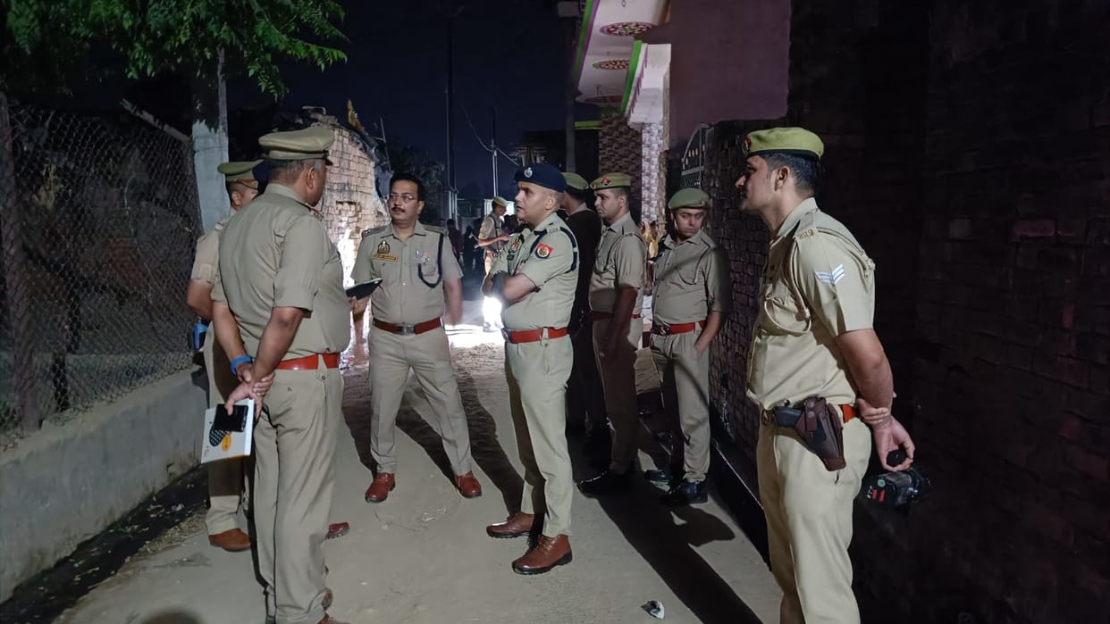 Murder of two sisters in Gohawar Jait village of Bijnor and police started investigation