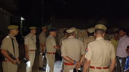 Murder of two sisters in Gohawar Jait village of Bijnor and police started investigation