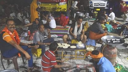 Chardham Yatra 2024: खुले आसमां से बड़ी दिखी आस्था...पर टूटा अब सब्र, कैंप में रुके तीर्थयात्रियों का हंगामा Chaos in Chardham Yatra 2024 Pilgrims staying in transit camp lose patience created ruckus Rishikesh Yamunotri