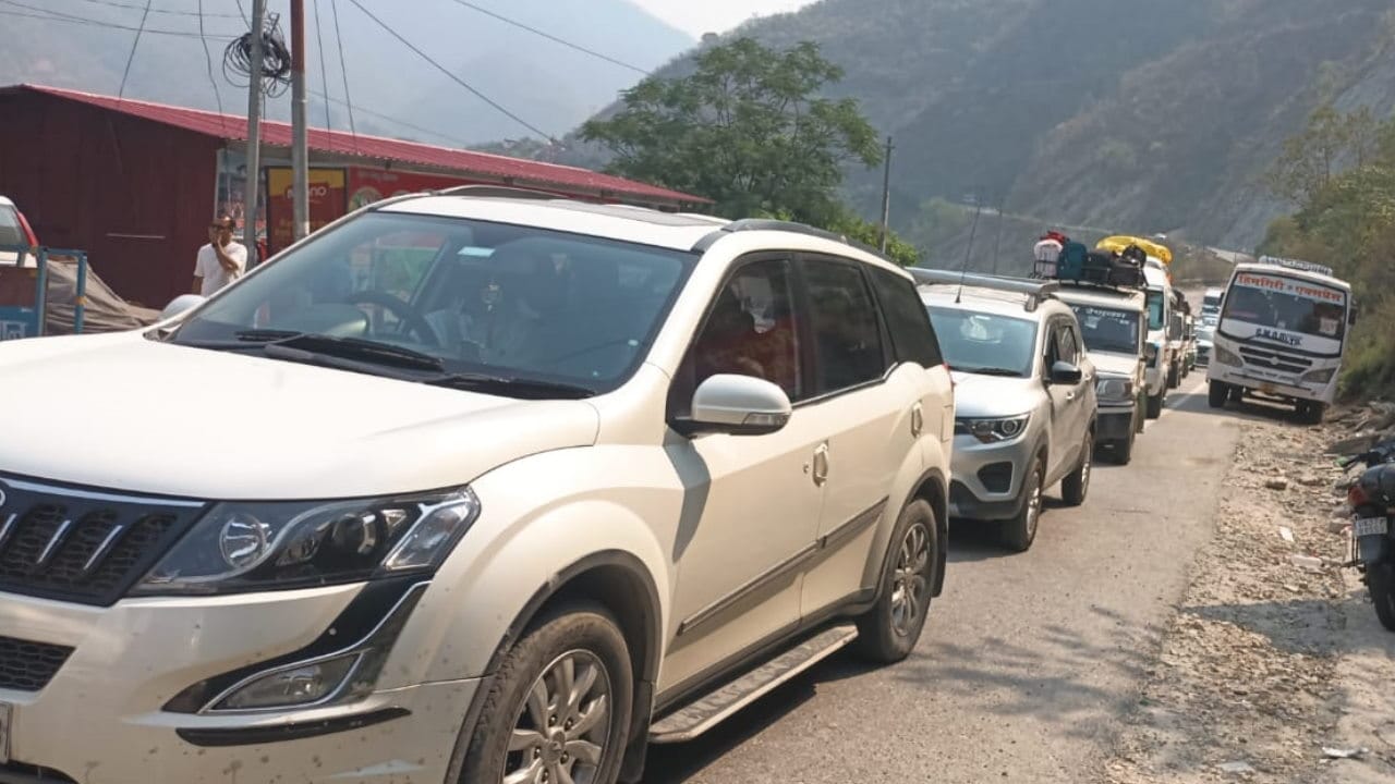 Gangotri Dham Outrage against Main stop Gangnani one-way-gateway system Chardham Yatra 2024