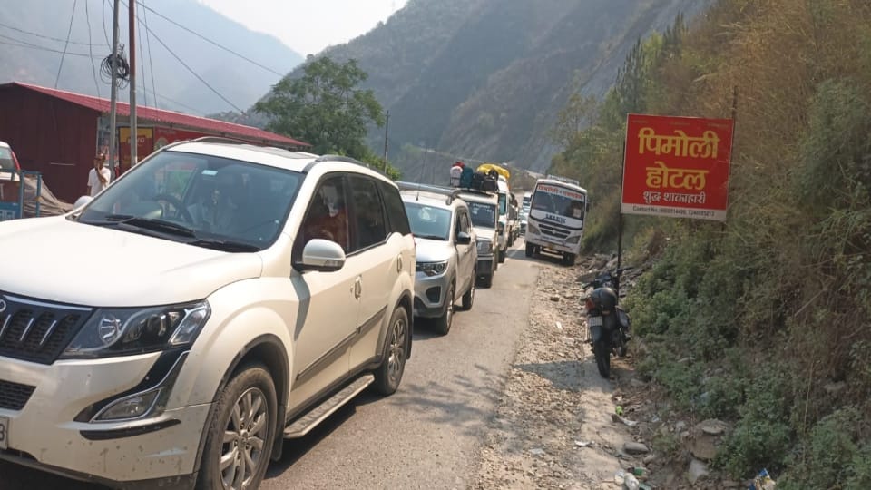 Chardham Yatra 2024 Vehicles stopped in Kaliyasaur and Faisu Long Traffic jam on Highway Photos
