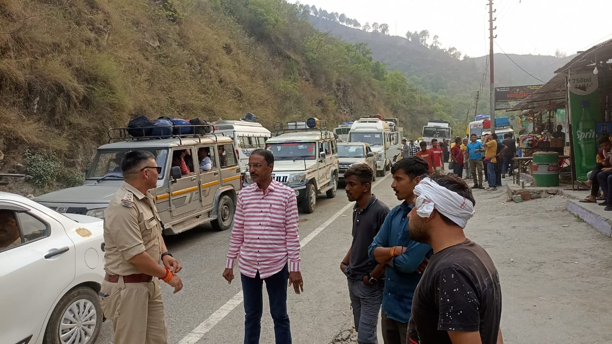 Chardham Yatra 2024 Vehicles stopped in Kaliyasaur and Faisu Long Traffic jam on Highway Photos
