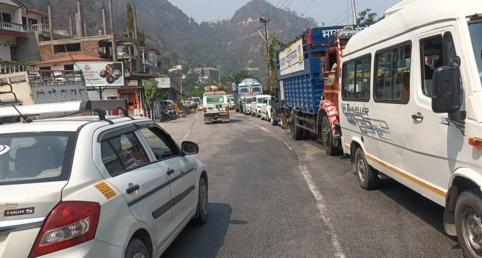 Chardham Yatra 2024 Vehicles stopped in Kaliyasaur and Faisu Long Traffic jam on Highway Photos
