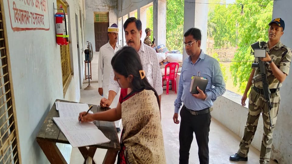 Hathras DM Archana Verma saw EVM security