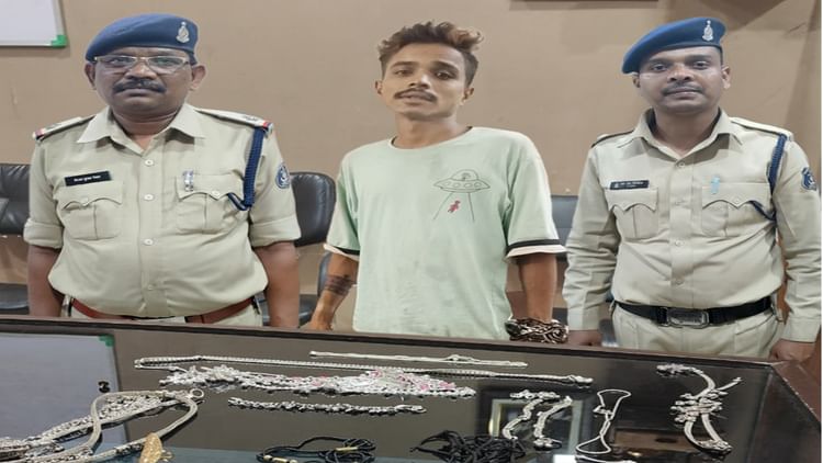 पति ड्यूटी, तो पत्नी चली गई मायके: रायपुर में चोर ने सूने मकान में बोला धावा,लाखों के जेवरात किया पार,गिरफ्तार