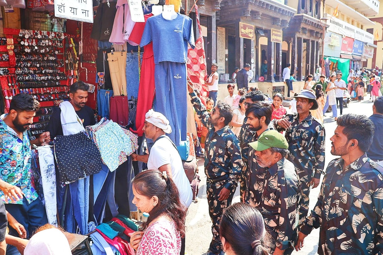Indore News: The issue of army-like uniforms to Municipal Corporation's removal gang caught fire