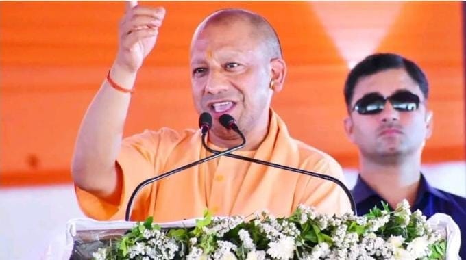 CM Yogi said Kejriwal committed the sin of breaking Annas dreams, SP-Congress alliance is a symbol of sin