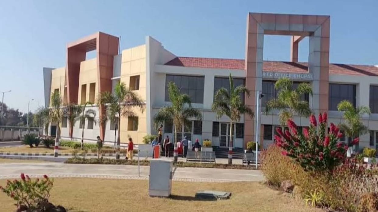 Bhopal News Server down in Bhopal RTO giving date to the applicants next week