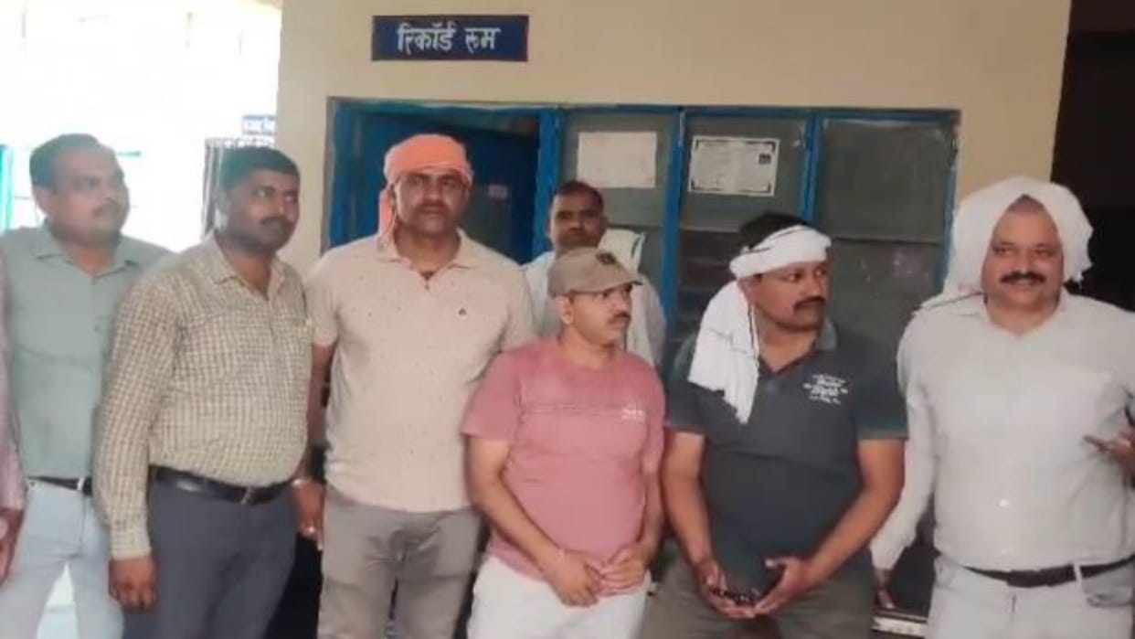 Bhind News Lokayukta team arrested Patwari red handed while taking bribe hence demanded bribe