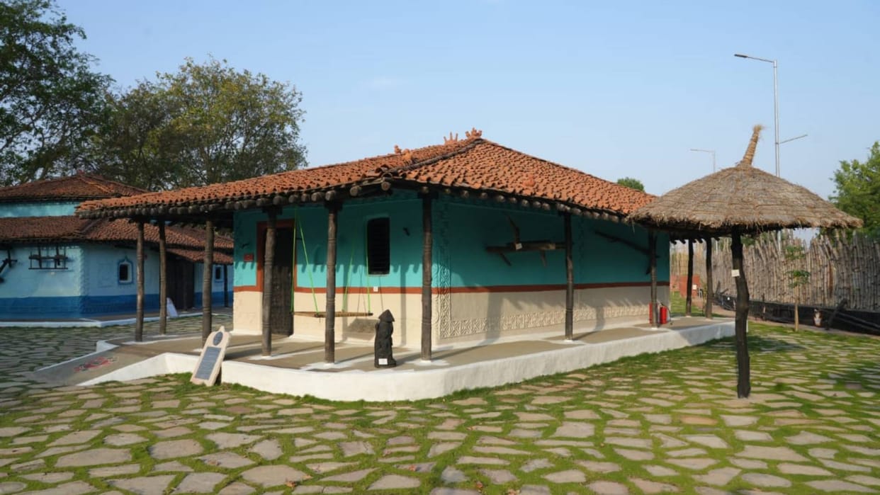 MP News Tribal village built in Khajuraho becomes center of attraction for tourists see photos