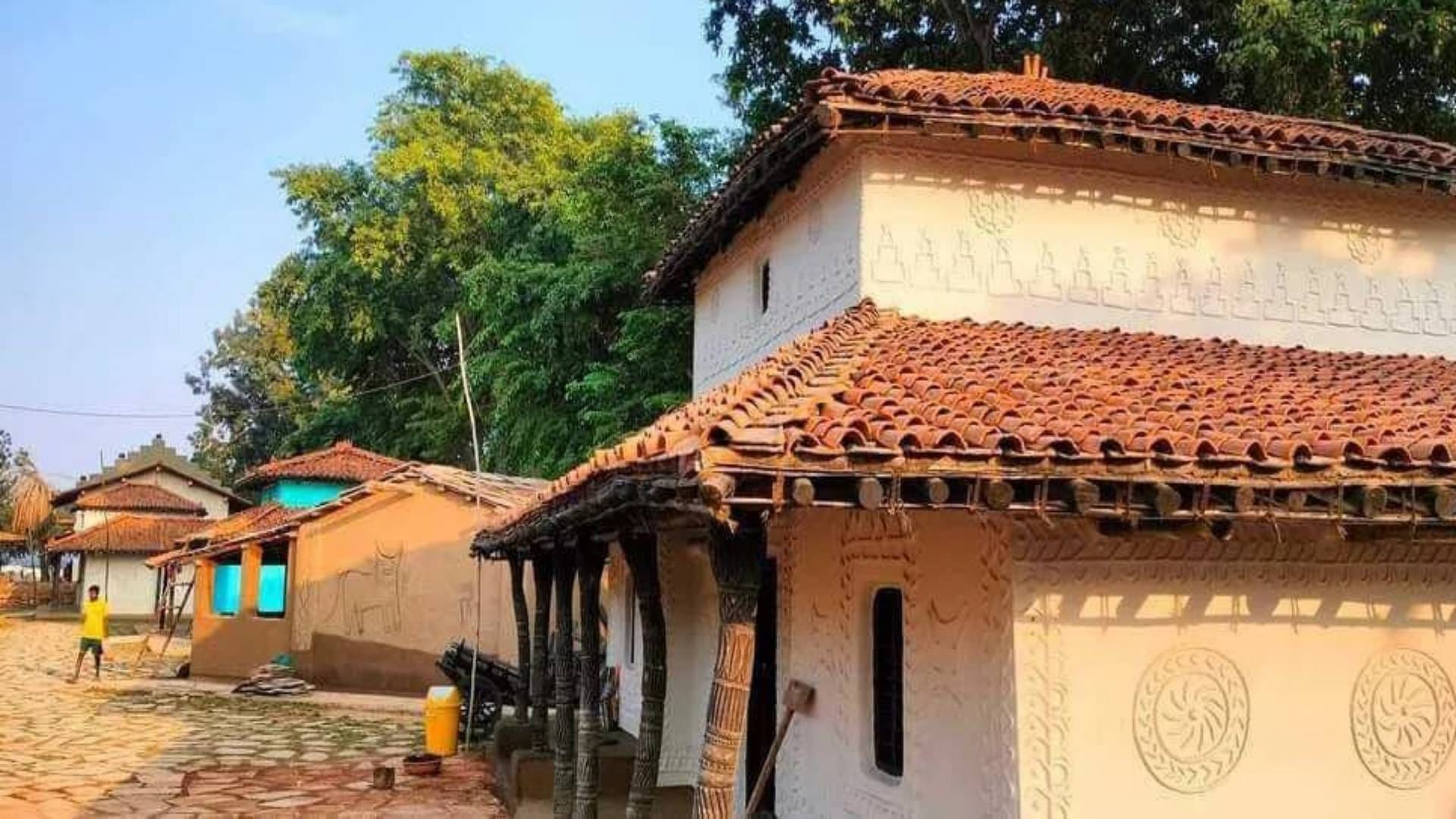 MP News Tribal village built in Khajuraho becomes center of attraction for tourists see photos