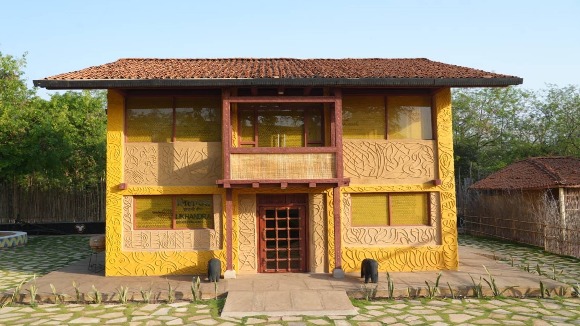 MP News Tribal village built in Khajuraho becomes center of attraction for tourists see photos