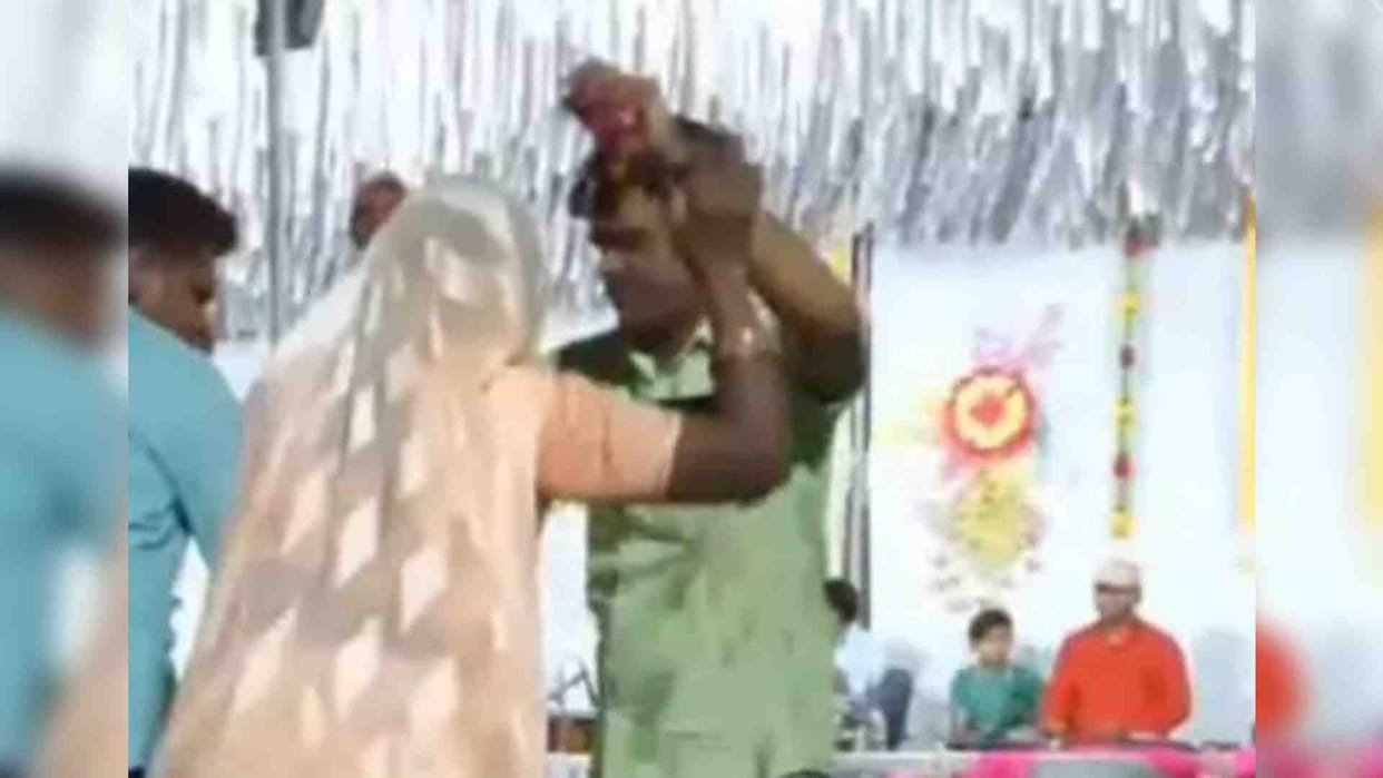 Jhalawar News: Government Babu dies due to cardiac arrest while dancing in Bhajan Sandhya